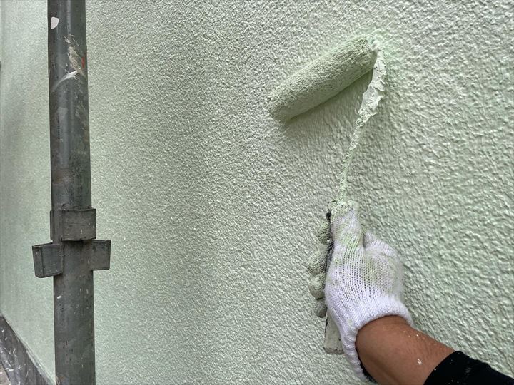 モルタル外壁の中塗りと上塗り